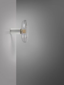Scopri di più sull'articolo Come arredare una parete vuota: consigli e idee di design con le nostre lampade “Genova”